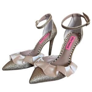 Betsey Johnson Portia Dress Pump Gold Glitter Ruffle Stiletto High Heel Size 6